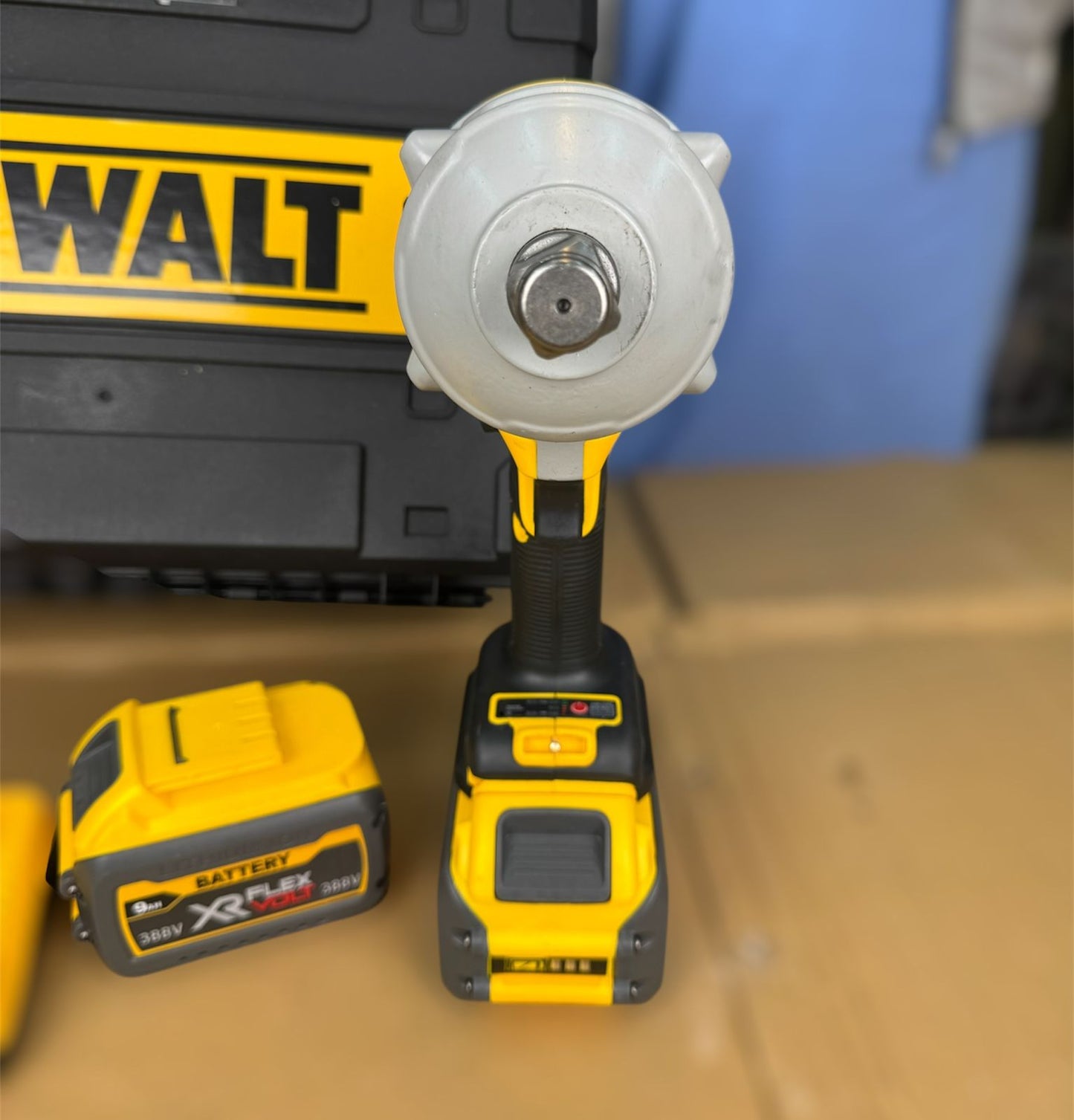 Dewalt commercial impact wench DCF 961