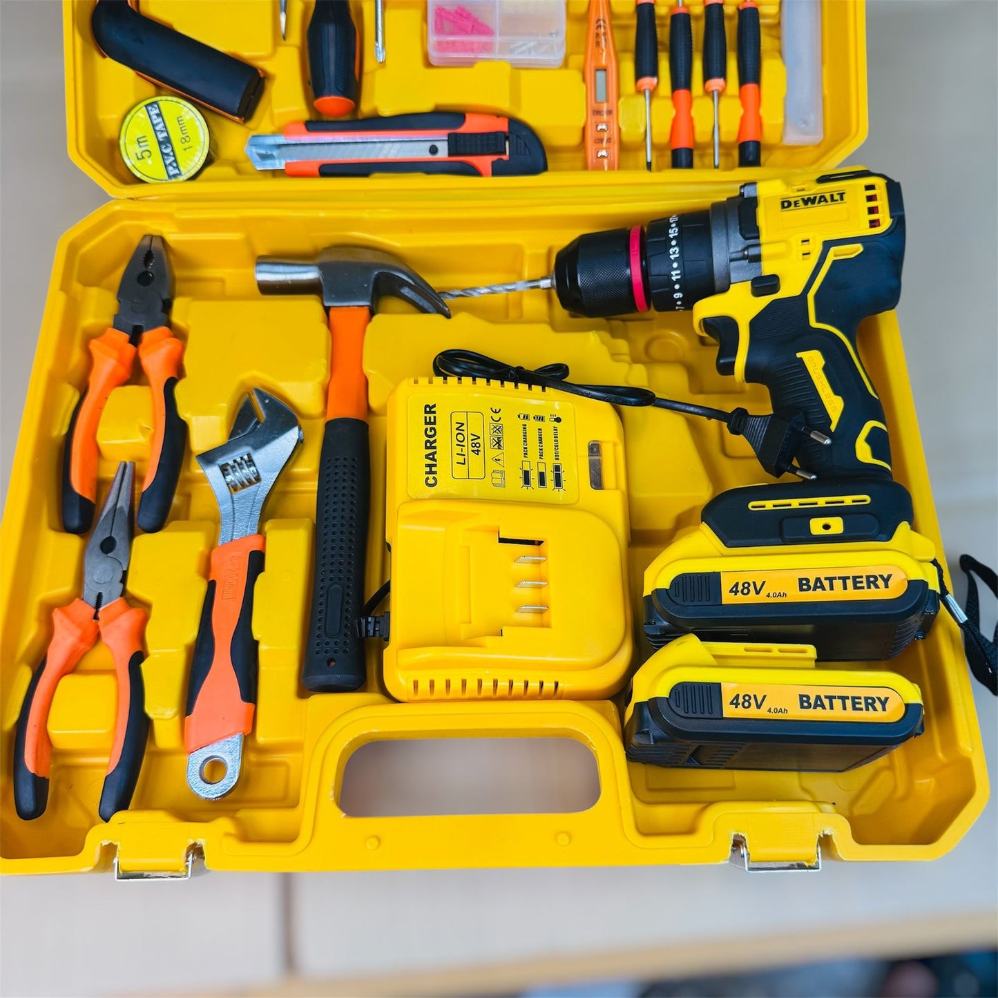 DEWALT 117 brushles dril mechine set