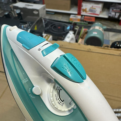 GEEPAS Dual Function Cord & Cordless Steam Iron ( 2400 W 24015 )