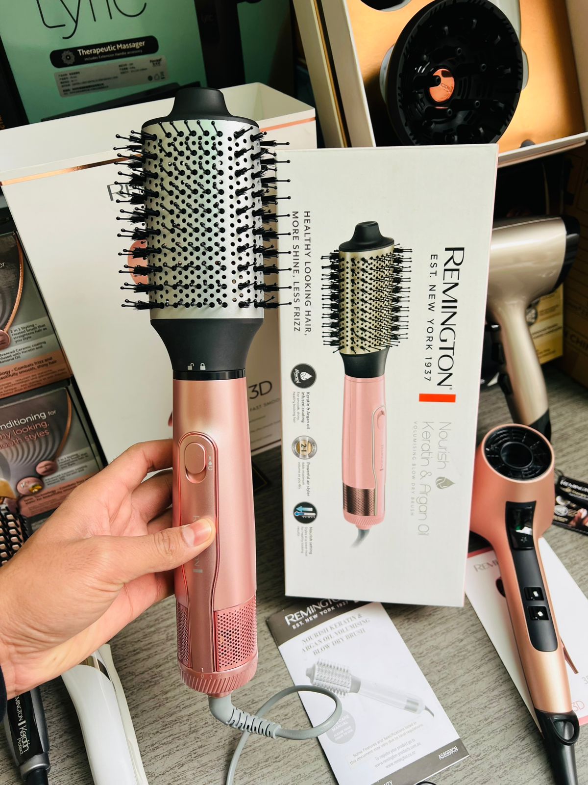 Remington 2 in 1  Nourish Keratin & Argan Oil Volumising Blow Dry Brush